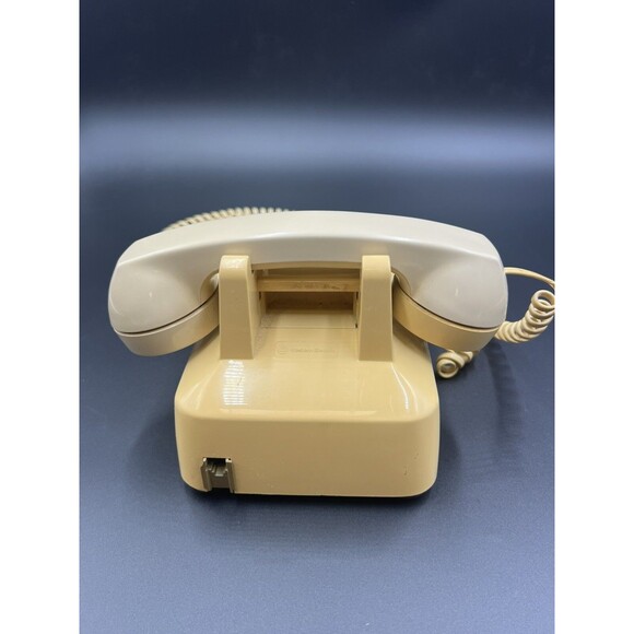 Vintage Beige Bell System 2500D Desk Phone (UNTESTED) - Picture 4 of 10